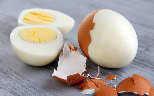 Ăn trứng gà như thế nào tốt: Chín, tái hay sống