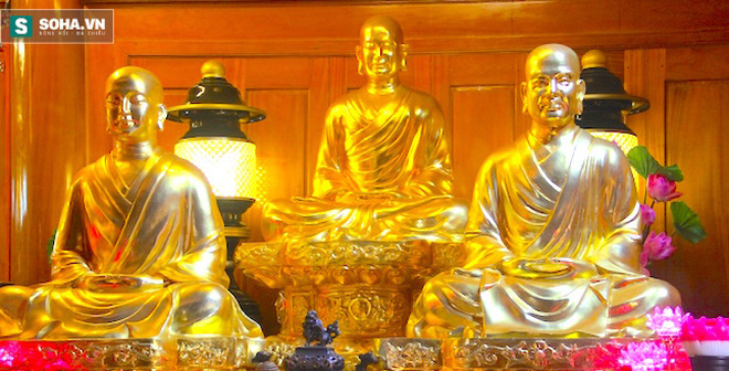 Những pho tượng dát vàng trong đền thờ độc đáo bậc nhất Việt Nam