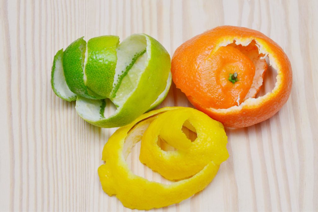 Vỏ cam, chanh quýt có tác dụng khử mùi và chứa nhiều dưỡng chất