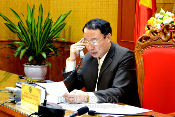 Đồng chí Nguyễn Công Trưởng, Phó Chủ tịch UBND tỉnh điện đàm trực tiếp với lãnh đạo tỉnh Quảng Tây