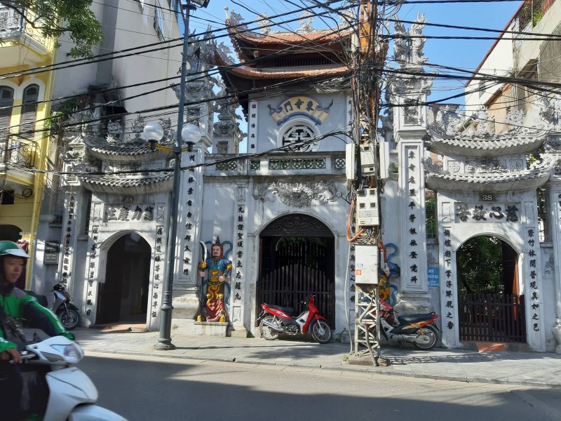 Chùa Cầu Đông là ngôi chùa đặc biệt nằm trong lòng phố cổ Hà Nội. Ảnh: K.Tiến