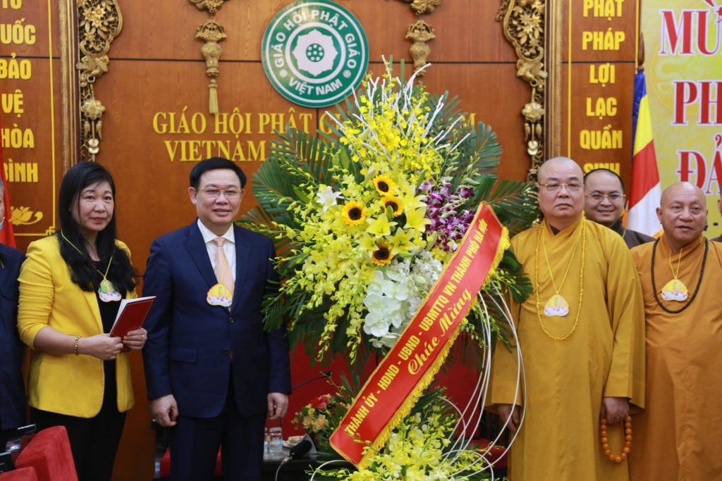 Hà Nội: Bí thư Thành ủy và Chủ tịch Hội Liên hiệp Thanh Niên Việt Nam đến thăm, chúc mừng Trung ương GHPGVN nhân dịp Phật đản PL.2564 - DL.2020