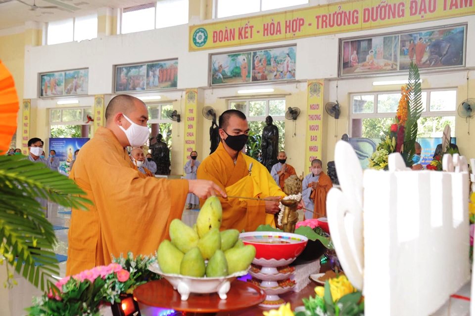 Phật giáo huyện Yên Thành tổ chức lễ Tắm Phật tại chùa Chí Linh