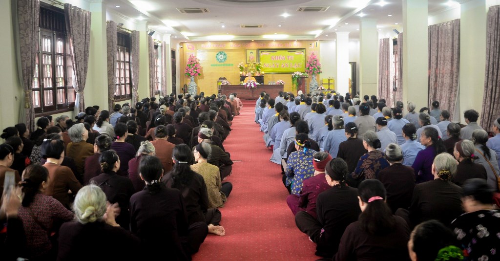 400 Phật tử về tham dự khóa tu Ngày an lạc tại chùa Trình - Yên Tử