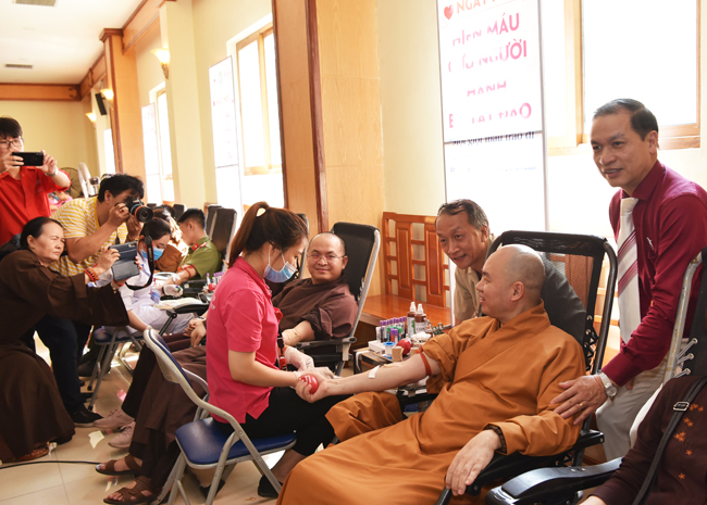 Hà Nội: Trung ương GHPGVN tổ chức chương trình “Ngày hội hiến máu cứu người - Hành Bồ tát đạo” tại chùa Quán Sứ