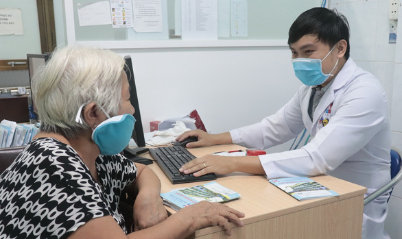 Mỗi ngày, Bệnh viện Nguyễn Tri Phương tiếp nhận khám từ 220-240 bệnh nhân mắc bệnh đái tháo đường - Ảnh: XUÂN MAI