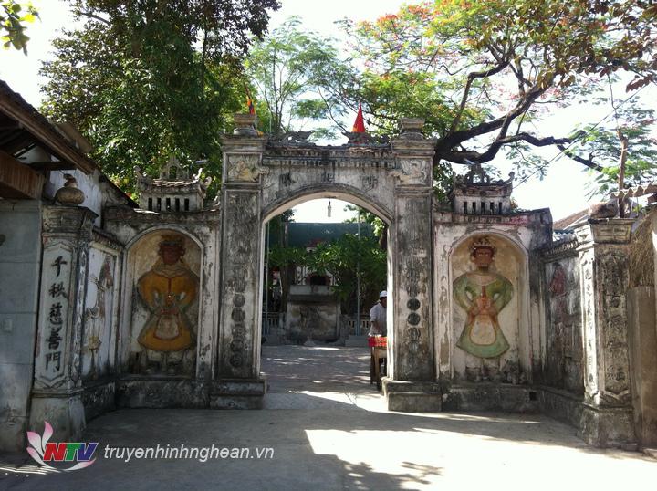 Cổng vào đền Hội Thiện xã Trù Sơn, Đô Lương.