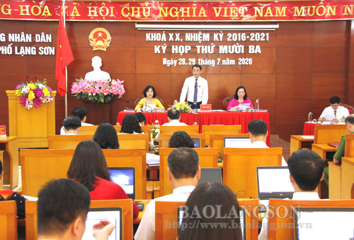 Chủ tịch HĐND thành phố Lạng Sơn điều hành phiên chất vấn và trả lời chất vấn