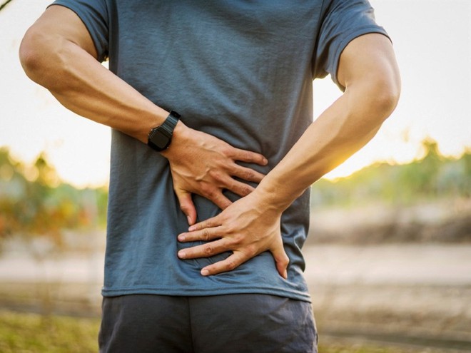 4 nguyên nhân 'khó ngờ' gây đau lưng mạn tính bạn cần biết