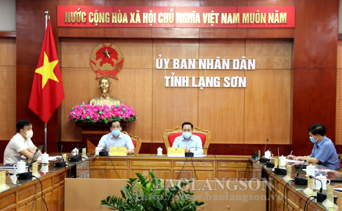 Đồng chí Hồ Tiến Thiệu, Phó Bí thư Tỉnh ủy, Chủ tịch UBND tỉnh cùng các đại biểu dự hội nghị tại điểm cầu Lạng Sơn
