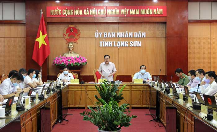 Đồng chí Hồ Tiến Thiệu, Phó Bí thư Tỉnh uỷ, Chủ tịch UBND tỉnh phát biểu kết luận các nội dung tại phiên họp