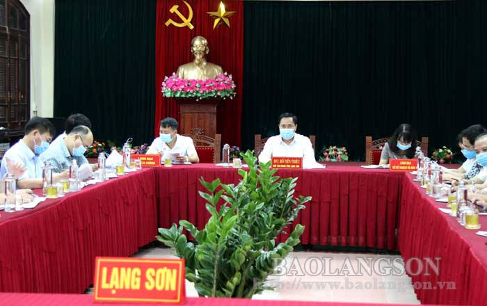 Đồng chí Hồ Tiến Thiệu, Phó Bí thư Tỉnh ủy, Chủ tịch UBND tỉnh và các đại biểu dự hội nghị tại điểm cầu Lạng Sơn