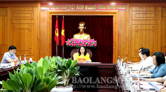 Đồng chí Lâm Thị Phương Thanh, Ủy viên Trung ương Đảng, Bí thư Tỉnh ủy phát biểu tại hội nghị