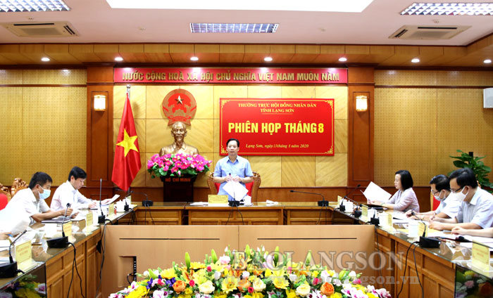 Đồng chí Hoàng Văn Nghiệm, Phó Bí thư Thường trực Tỉnh ủy, Chủ tịch HĐND tỉnh phát biểu kết luận phiên họp