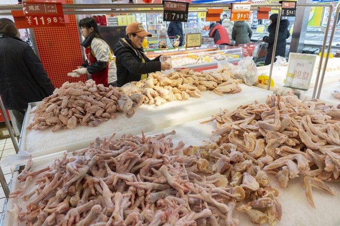 Gà đông lạnh được bày bán tại một siêu thị ở Trung Quốc. Ảnh: ATLAS OBSCURA