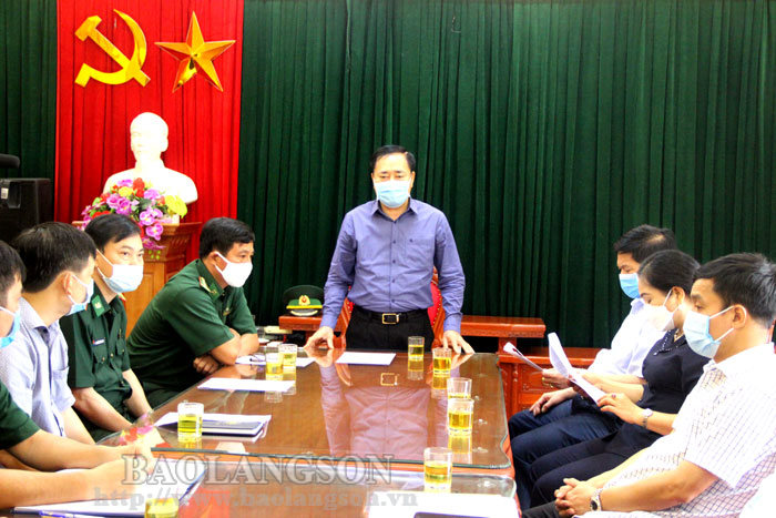 Đồng chí Hồ Tiến Thiệu, Phó Bí thư Tỉnh ủy, Chủ tịch UBND tỉnh phát biểu tại buổi kiểm tra tại Đồn Biên Phòng Na Hình.