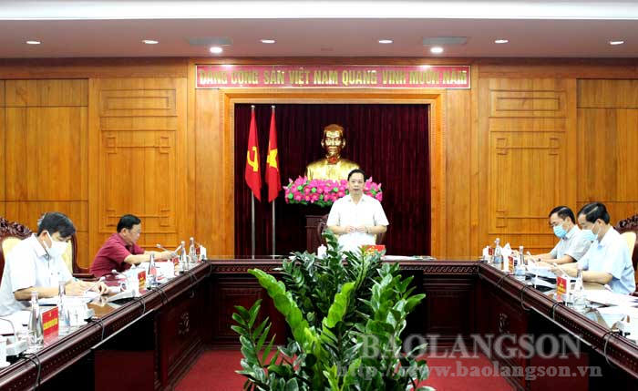 Đồng chí Hoàng Văn Nghiệm, Phó Bí thư Thường trực Tỉnh ủy, Chủ tịch HĐND tỉnh phát biểu kết luận tại cuộc họp