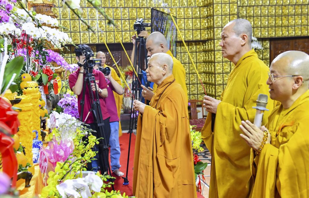 TP. HCM: Hòa thượng Chủ tịch HĐTS GHPGVN thắp hương tưởng niệm cố Hòa thượng Thích Thiện Huệ tại chùa Giác Ngộ