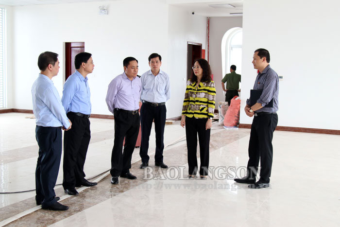 Đồng chí Lâm Thị Phương Thanh, Uỷ viên Trung ương Đảng, Bí thư Tỉnh ủy cùng đoàn công tác kiểm tra công trình nhà khách A1.