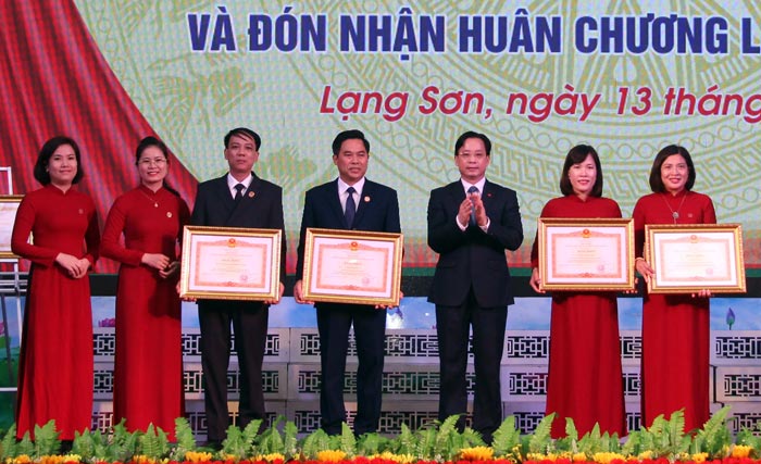 Tòa án Nhân dân tỉnh đón nhận Huân chương Lao động hạng Nhì