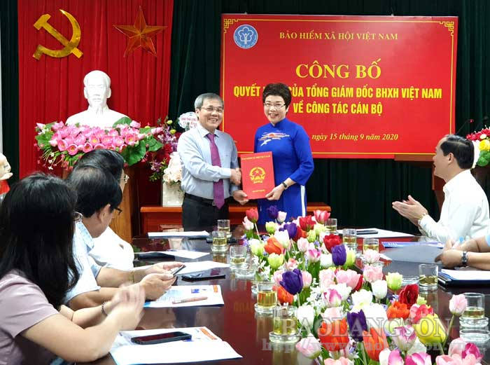 Phó Tổng Giám đốc BHXH Việt Nam trao Quyết định bổ nhiệm