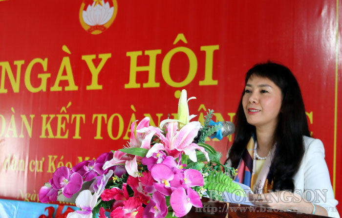Đồng chí Đoàn Thu Hà, Phó Chủ tịch UBND tỉnh phát biểu tại ngày hội