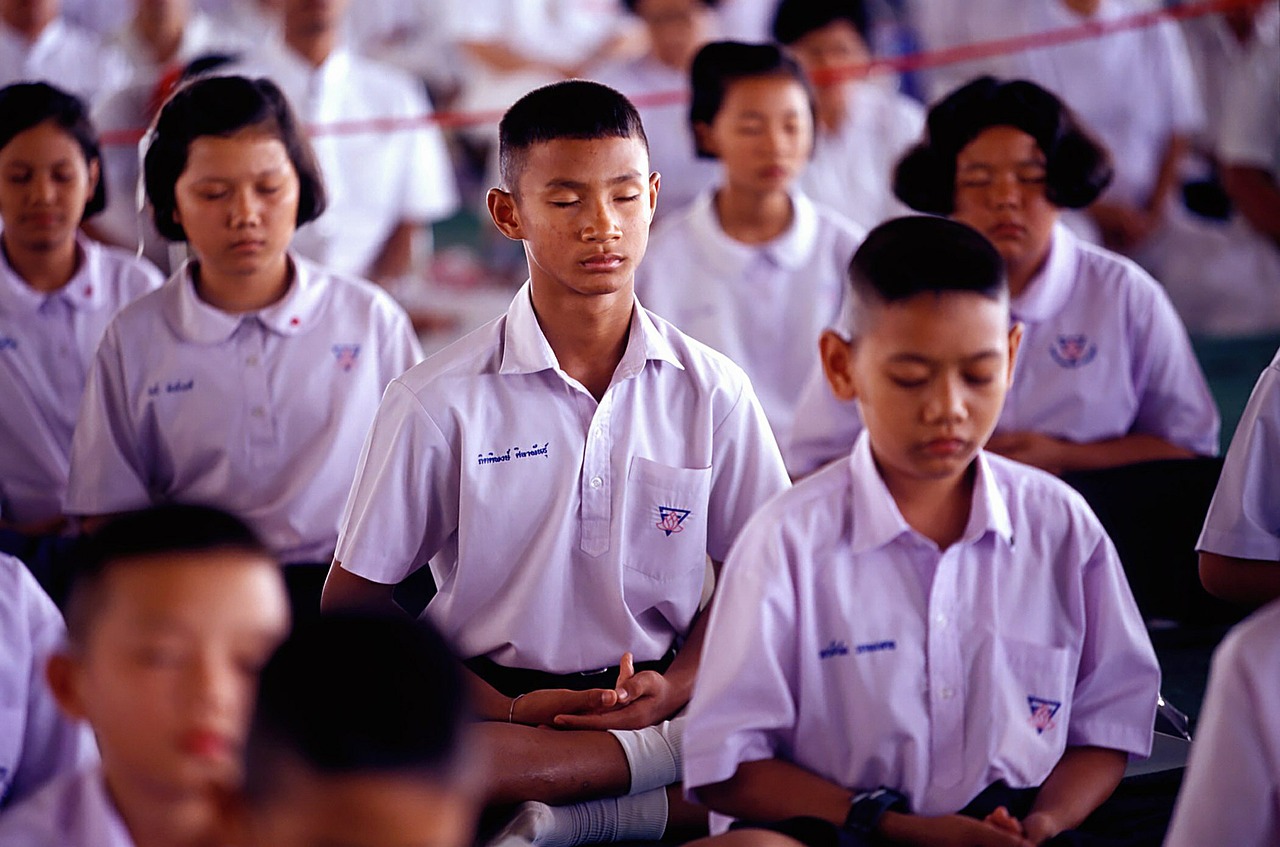 Ở Thái Lan và nhiều nước, thiền Phật giáo được đưa vào trường học giúp học sinh định tĩnh và học tập tốt hơn - Ảnh: pixabay