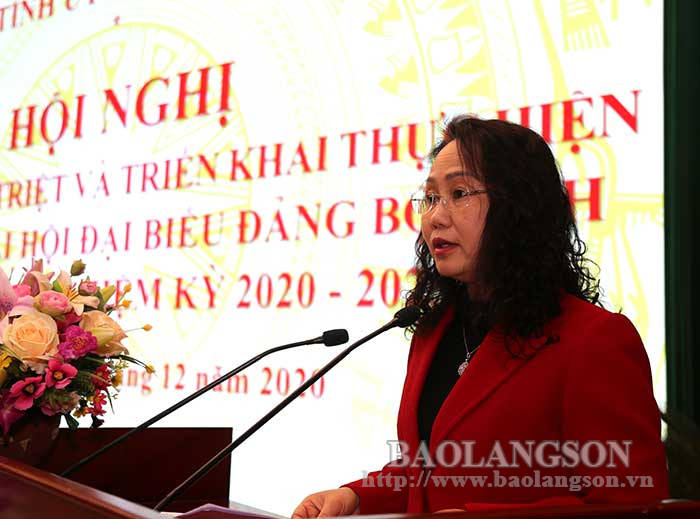 Đồng chí Lâm Thị Phương Thanh, Uỷ viên Trung ương Đảng, Bí thư Tỉnh ủy phát biểu khai mạc hội nghị