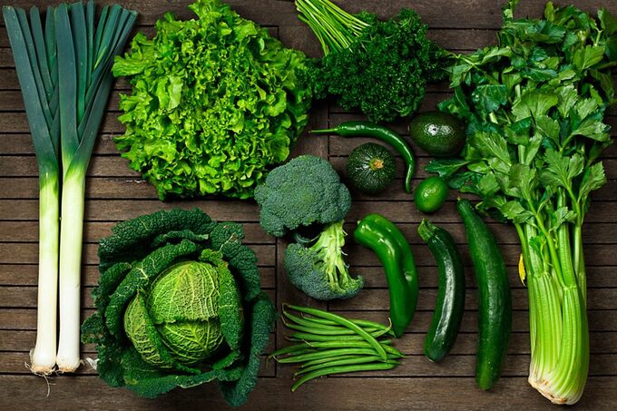 Các loại rau có màu xanh đậm chứa nhiều vitamin E, C giúp tăng cường hệ miễn dịch. Ảnh: Health.