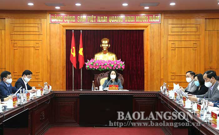 Đồng chí Lâm Thị Phương Thanh, Ủy viên Trung ương Đảng, Bí thư Tỉnh ủy chủ trì hội nghị
