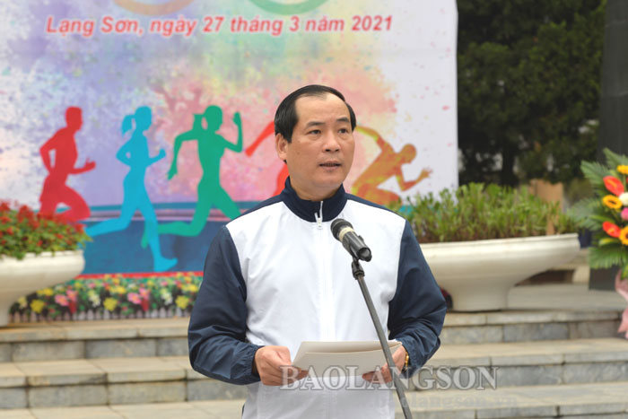 Đồng chí Dương Xuân Huyên, Ủy viên ban Thường vụ Tỉnh ủy, Phó Chủ tịch Thường trực UBND tỉnh phát biểu tại buổi lễ