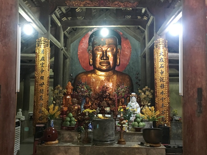 Độc đáo tượng Phật A Di Đà được khắc trực tiếp vào vách đá