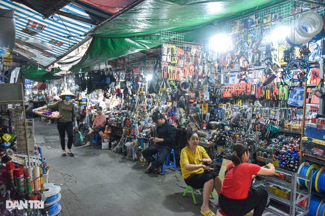 Khu chợ có cái tên "độc, lạ" bán đủ loại "thượng vàng, hạ cám" ở Hà Nội