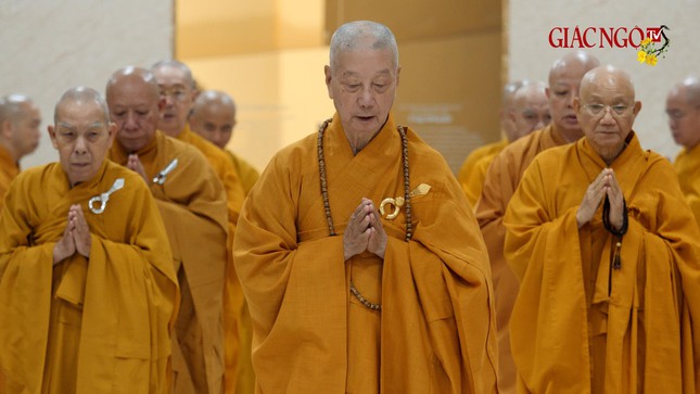 Thấy Phật, nghe Phật bằng niềm tin và căn lành