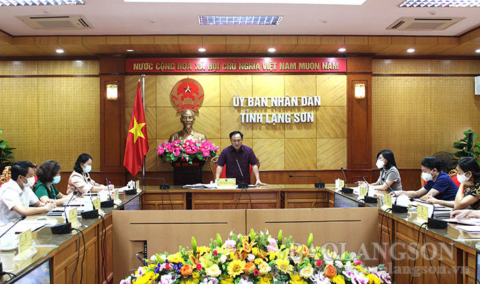 Đồng chí Lương Trọng Quỳnh, Phó Chủ tịch UBND tỉnh phát biểu tại hội nghị.