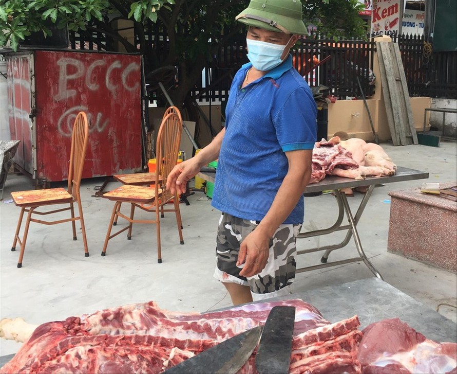 Người dân thôn 7 mua lợn, chia thịt cho công nhân ở trọ