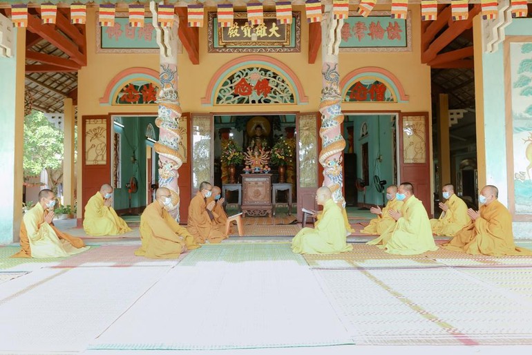 Chư Tăng huyện Phú Ninh làm lễ tác pháp an cư tại chùa Minh Cẩm.