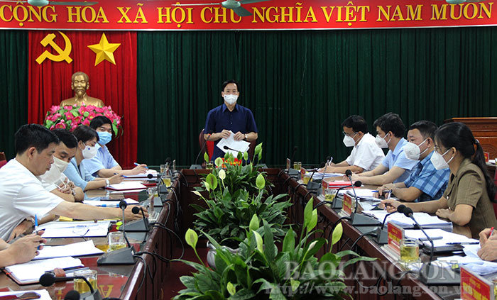 Đồng chí Hoàng Văn Nghiệm, Phó Bí thư Thường trực Tỉnh ủy, Chủ tịch HĐND tỉnh phát biểu tại buổi làm việc với huyện Hữu Lũng