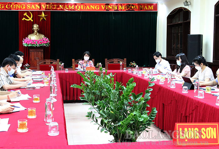 Đồng chí Đoàn Thu Hà, Phó Chủ tịch UBND tỉnh tham dự tại điểm cầu Lạng Sơn.