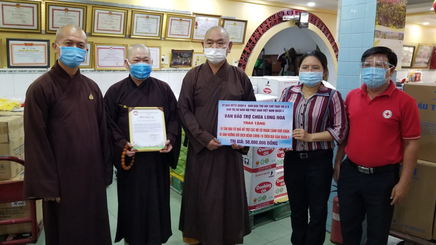 TP.HCM: Phật giáo quận 8 hỗ trợ 10 tấn rau củ quả đến người dân bị ảnh hưởng bởi dịch bệnh COVID-19