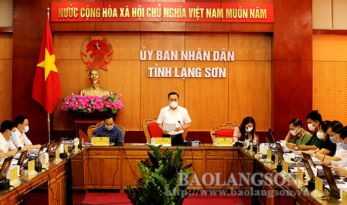 Đồng chí Hồ Tiến Thiệu, Phó Bí thư Tỉnh ủy, Chủ tịch UBND tỉnh phát biểu tại phiên họp