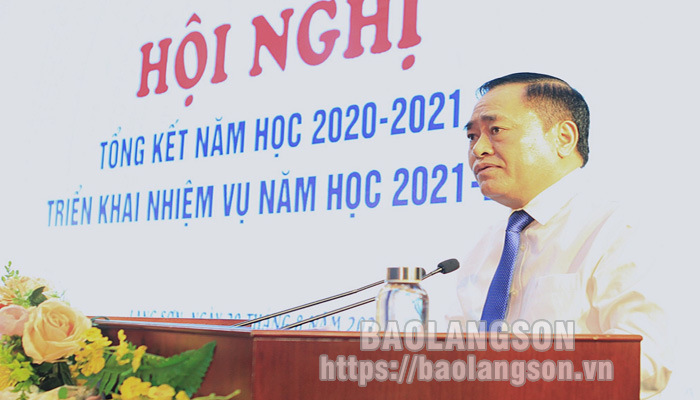 Đồng chí Hồ Tiến Thiệu, Chủ tịch UBND tỉnh phát biểu tại hội nghị