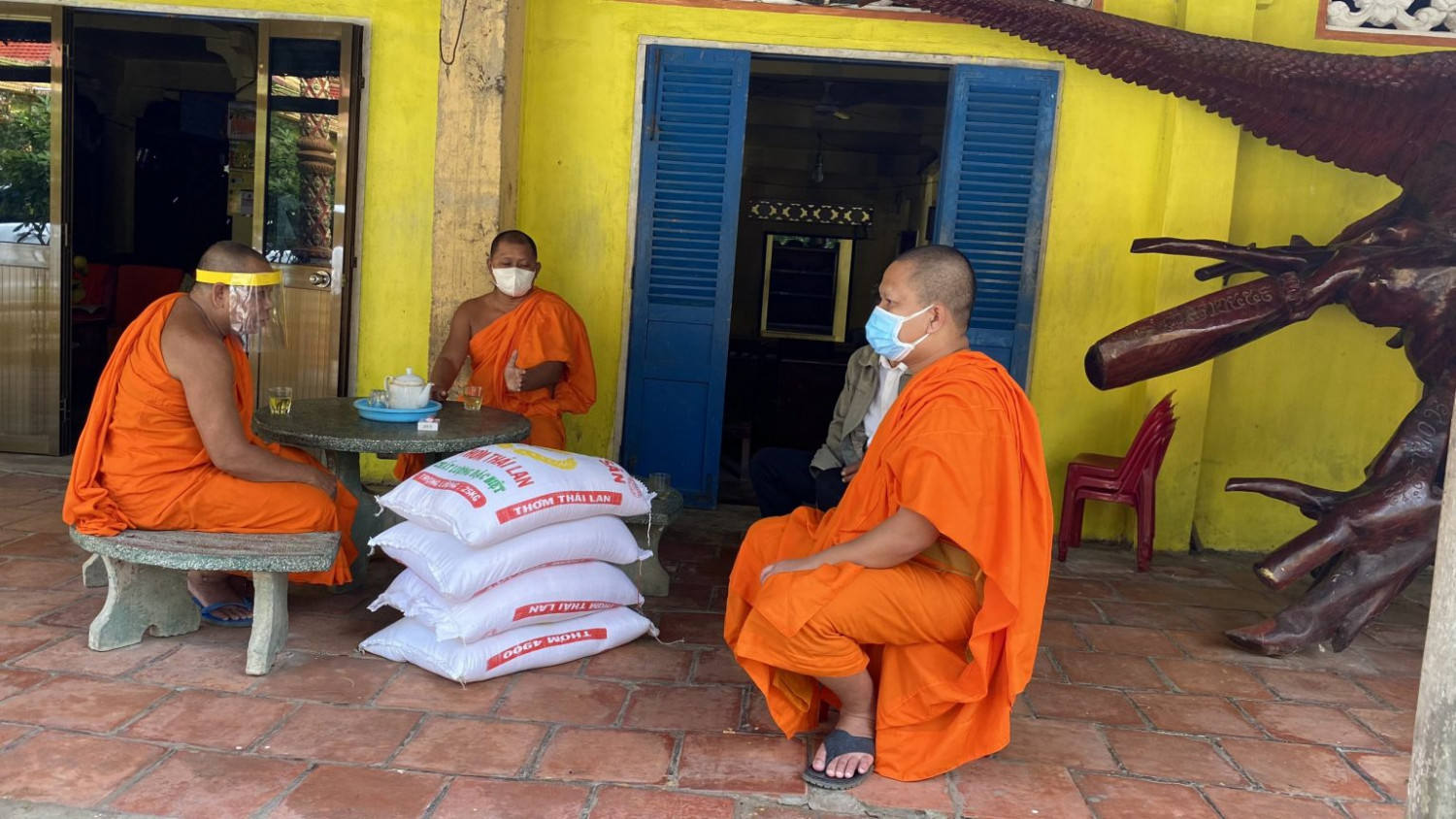 Trà Vinh: Hội Đoàn kết Sư sãi Yêu nước hỗ trợ 37 chùa Phật giáo Nam Tông hơn 4 tấn gạo trong đại dịch COVID-19