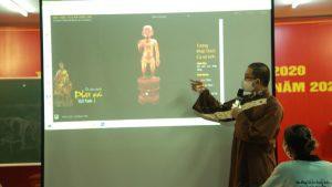 Chư Tăng và thanh thiếu niên Phật tử tham quan bảo tàng 3D di sản văn hóa Phật giáo Việt Nam
