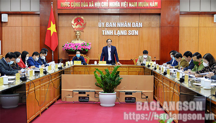 Đồng chí Dương Xuân Huyên, Phó Chủ tịch Thường trực UBND tỉnh phát biểu kết luận tại cuộc họp