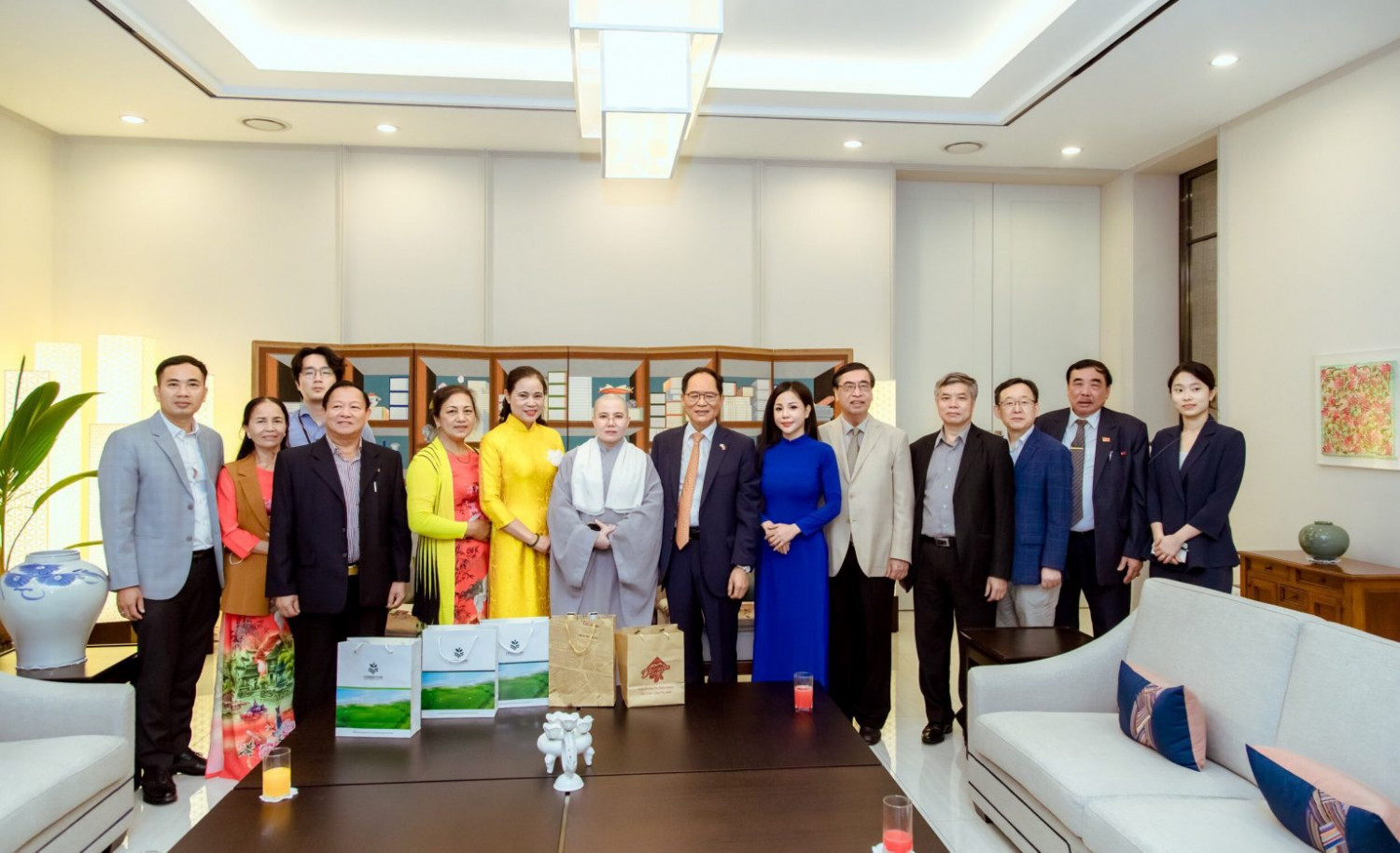 Ban Phật giáo Quốc tế Trung ương GHPGVN đến thăm và làm việc tại Đại sứ quán Đại Hàn Dân Quốc Thủ đô Hà Nội