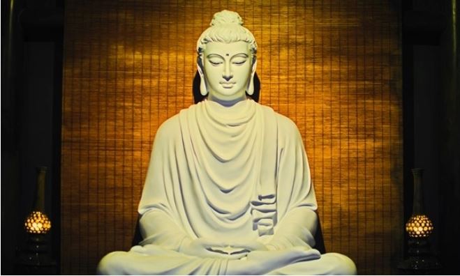 Đức Phật dùng Bát Chánh Đạo để chuyển hóa si mê, tối tăm thành vô lượng từ bi, trí tuệ, và lấy sự nuôi mạng sống chân chính làm nền tảng đạo đức, lấy chánh ngữ, chánh nghiệp, chánh tinh tấn, chánh niệm, chánh định làm nghiệp dụng tương trợ cho nhau để hư