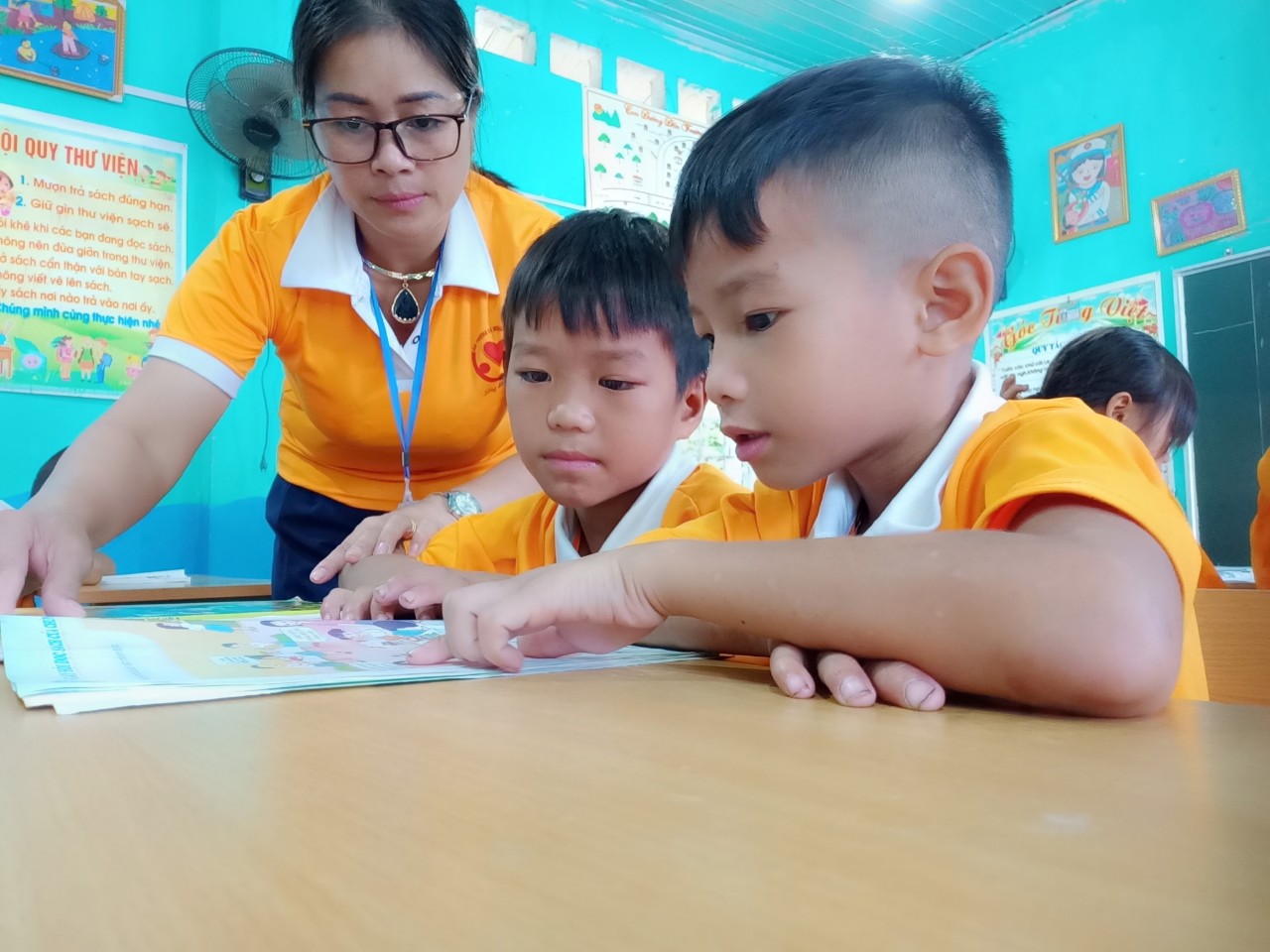 Hành trình níu con chữ, chia sẻ yêu thương của cô giáo Nhượng