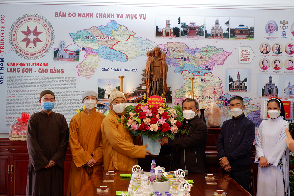 Phật giáo tỉnh chúc mừng Lễ Noel tại Tòa giám mục Lạng Sơn