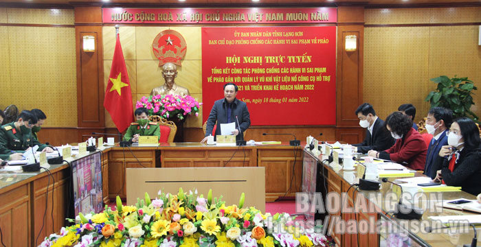 Đồng chí Lương Trọng Quỳnh, Phó Chủ tịch UBND tỉnh, Trưởng Ban Chỉ đạo phòng, chống các hành vi sai phạm về pháo tỉnh phát biểu tại hội nghị